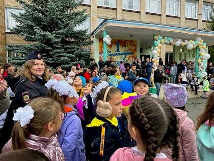 В День знаний сотрудники полиции Озерска обеспечили охрану общественного порядка и безопасность граждан