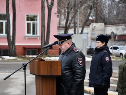 В Озерске на театральной площади состоялась торжественная церемония приведения к присяге, посвященная дню сотрудника органов внутренних дел