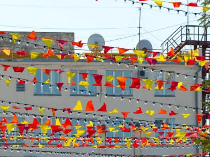 В Челябинске отремонтируют фасад здания на площади Революции