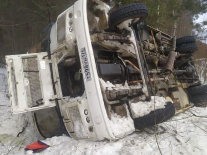 В больнице умерла женщина, получившая травмы в перевернувшемся на трассе автобусе