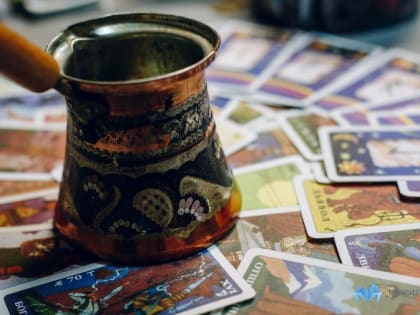 «Раз в крещенский вечерок девушки гадали»: семь простых способов получить предсказание на будущее