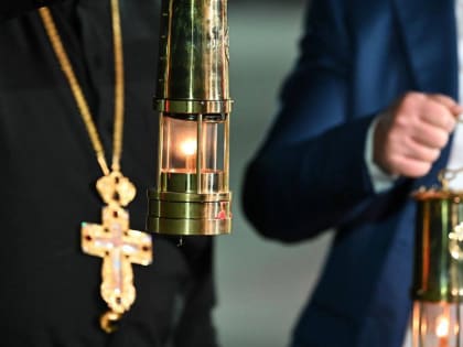 Благодатный огонь доставили в Челябинск