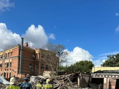 Введен режим ЧС: в Таганроге упали обломки сбитой ракеты