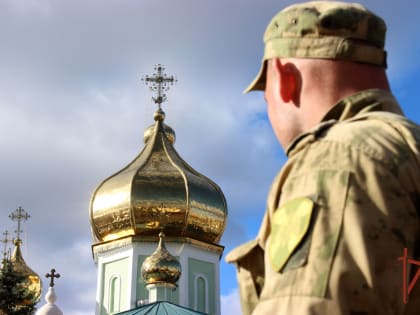 Росгвардейцы прикоснулись к мощам святой Матроны Московской в Челябинске