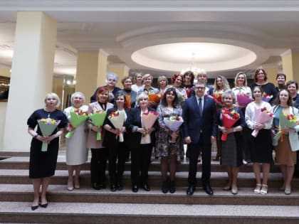 В преддверии Международного женского дня губернатор Челябинской области Алексей Текслер встретился с женщинами-педагогами