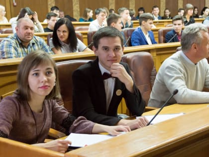 В Законодательном Собрании прошла торжественная церемония награждения победителей конкурса молодежных проектов «Челябинская область – это мы!»