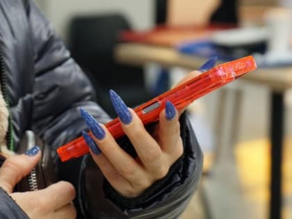 На магнитогорца, подобравшего чужой телефон, завели уголовное дело