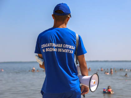 В Челябинске спасатели вытащили из воды тонувшую 16-летнюю девушку