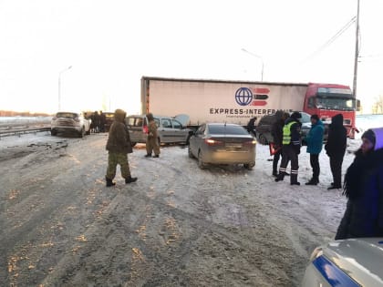 На автодороге «подъезд к Екатеринбургу» из-за ДТП с участием восьми машин введено реверсивное движение