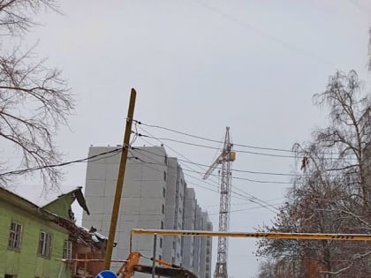 Снос последнего деревянного дома в "Шоколаде"