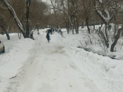 В районе продолжаются работы по очистке снега