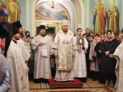 В Рождественскую ночь митрополит Алексий совершил Божественную литургию