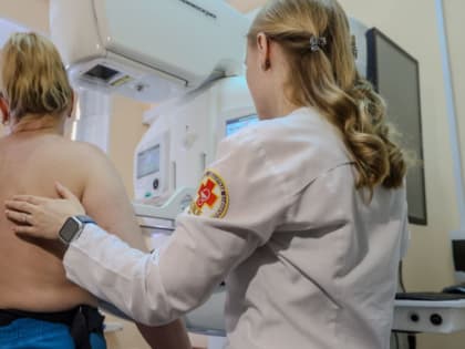 Челябинские врачи начали использовать новый аппарат, позволяющий точнее выявлять рак груди