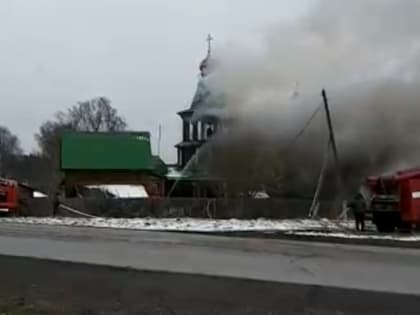 Шестерых детей эвакуировали из горящей церкви на Южном Урале