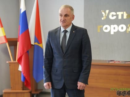 Сергей Семков вручил паспорта 14-летним устькатавцам