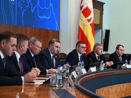 Губернатор Текслер обсудил ключевые вопросы на областном совещании