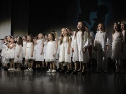 Во Дворце культуры «Металлург» прошла праздничная программа,посвященная Дню матери