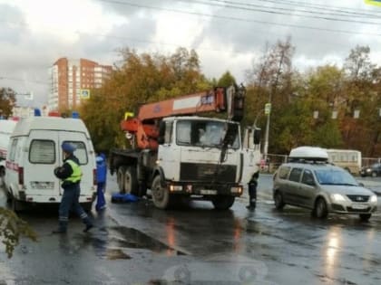 Автокран задавил ребенка на переходе