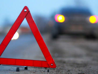 В Челябинске иномарку выбросило за пределы дороги