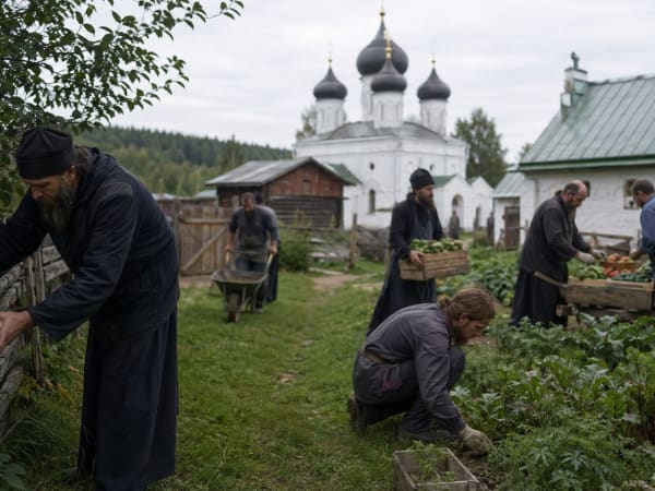 Почему ручной труд занимает особое место в православном монастырском укладе