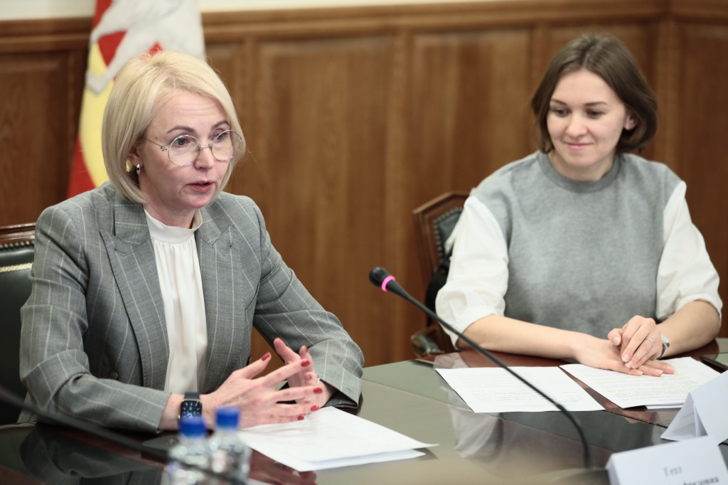 В День добровольца Ирина Гехт встретилась с волонтерами Южного Урала - новости Ч