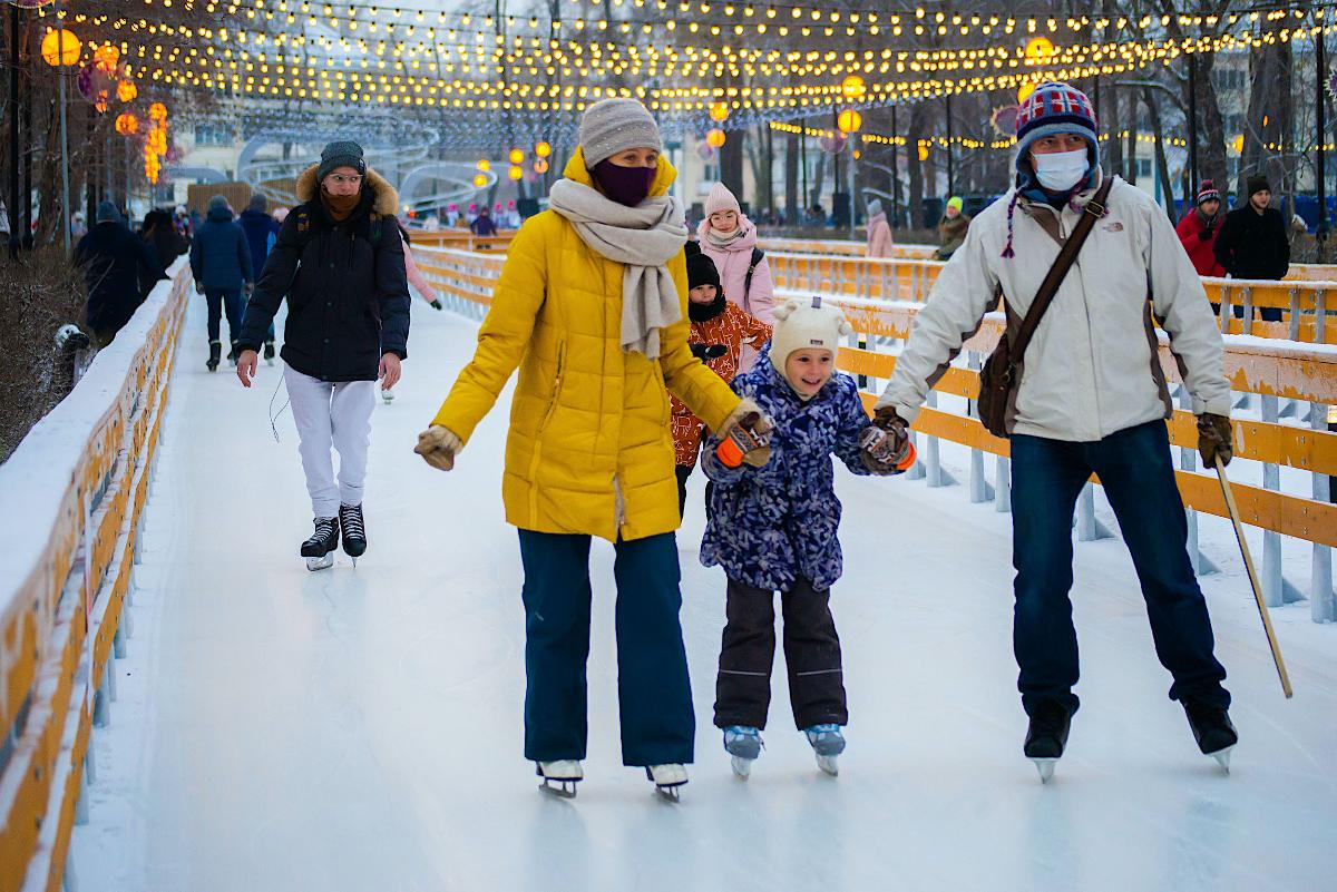 Открытый каток. Каток Терешковой Челябинск. Каток в парке Терешковой Челябинск. Парк Валентины Терешковой Челябинск каток. Парк имени Терешковой в Челябинске каток.