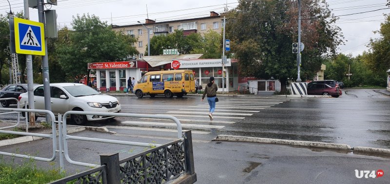 2 недели челябинск. Светофор Миасс. Пешеходный светофор в Миассе. Остановка центр Миасс. Светофор в село Миасское пятилетка 10 номер светофора Миасский.