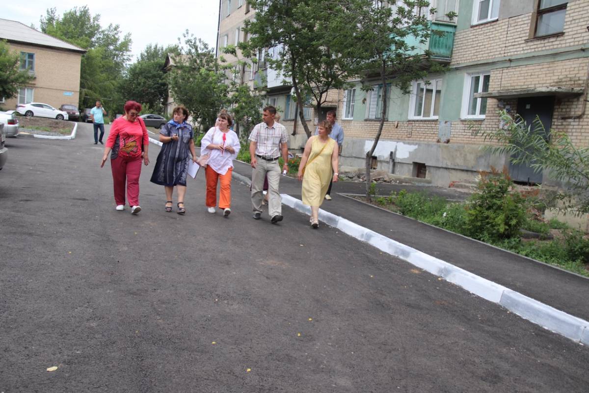 В Еманжелинском районе по партийному проекту quot;Городская средаquot; благоустроили дво