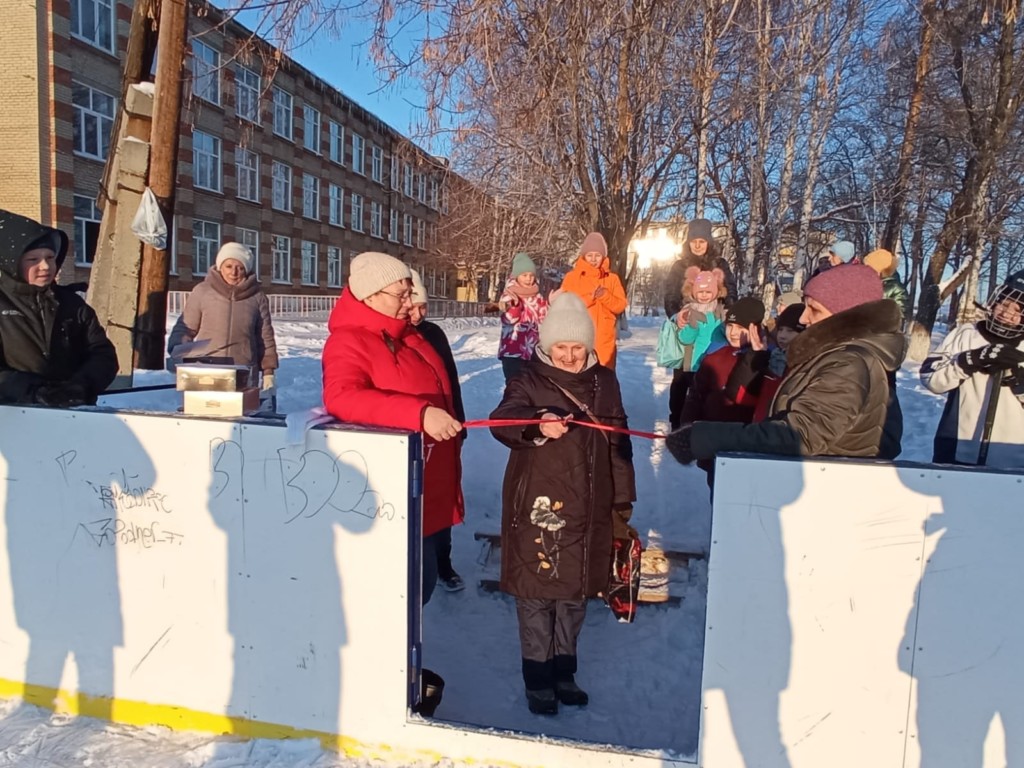 Открыт новости. Каток верхний Уфалей. Каток 43 школа. Уфалейский рабочий. Школа 5 Иваново.