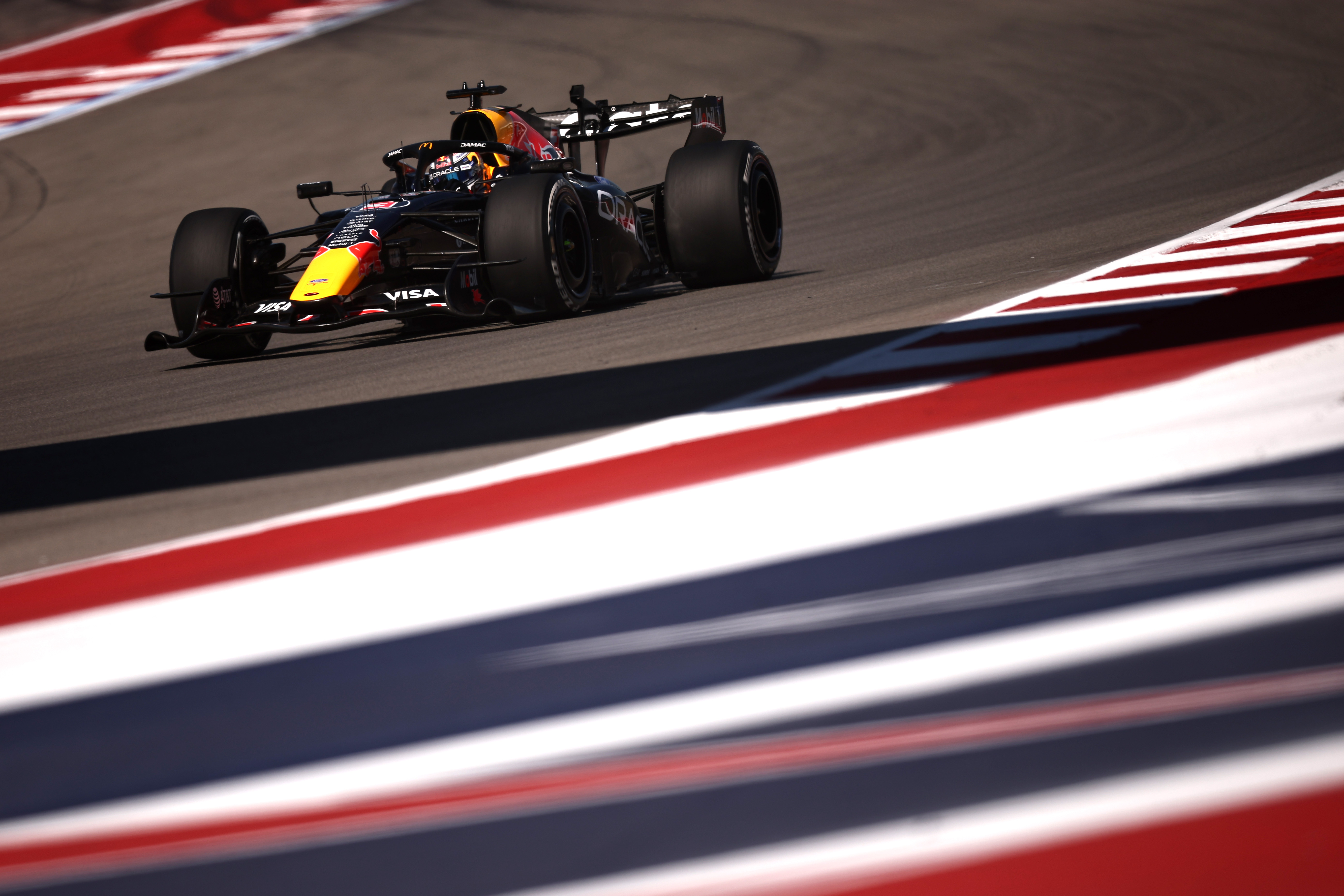 Max Verstappen tijdens de vrije training op het Circuit of the Americas in Austin