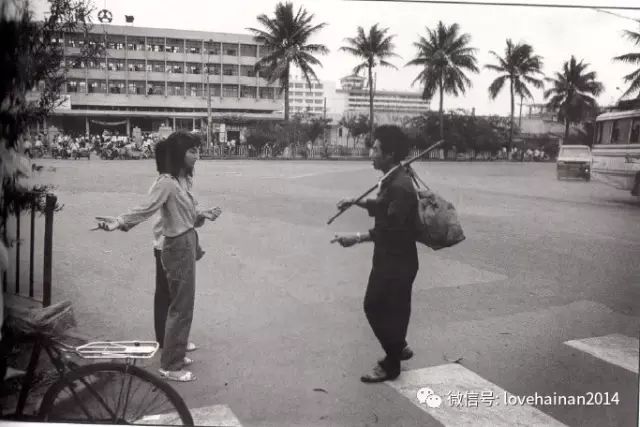 A student gives directions to a traveler outside Haikou Bus Station Now Mingzhu Plaza 1990