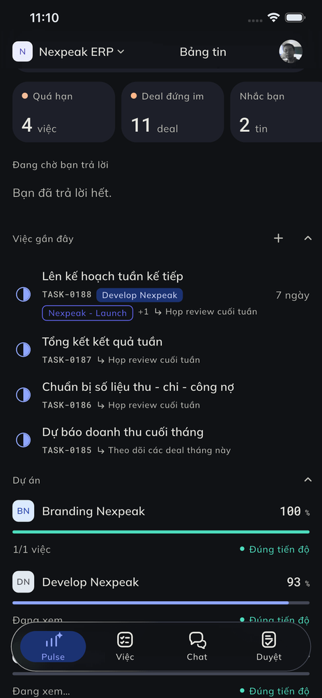 Bảng tin: việc quá hạn, deal đứng im, nhắc việc và tiến độ dự án ngay trên màn hình đầu tiên.
