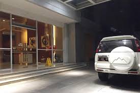 Early Morning Jeep Pickup