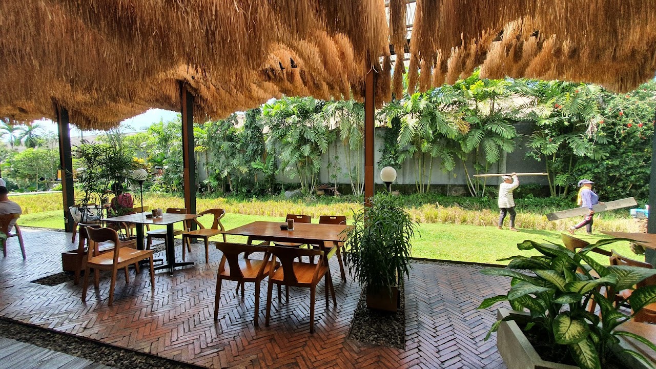 Coffee Plantation Breakfast