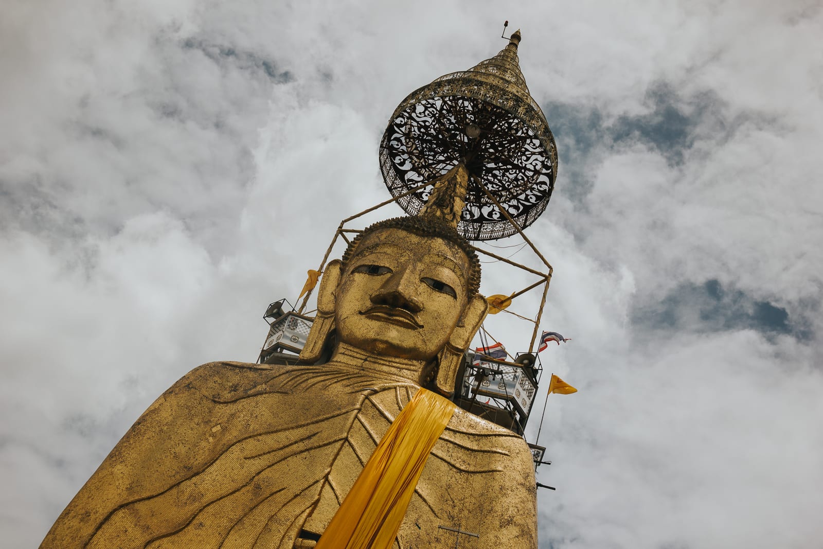 Big gold Buddha statue