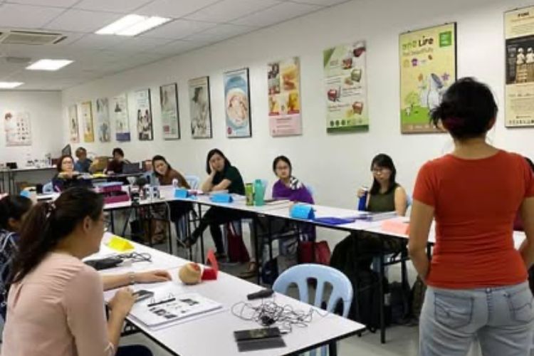 Gina Yong, Breastfeeding Consultant 