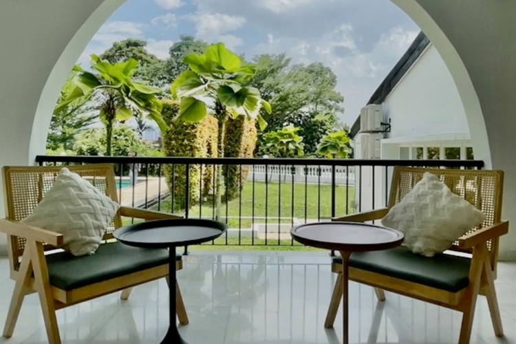 The Lili Retreat Confinement