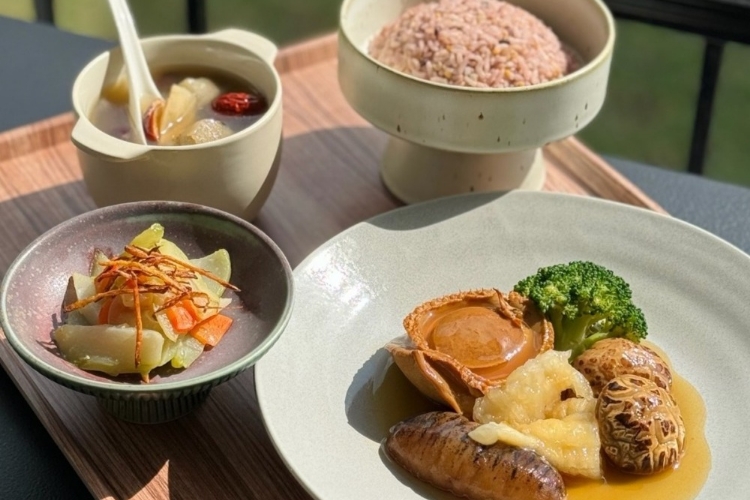 The Lili Retreat Confinement