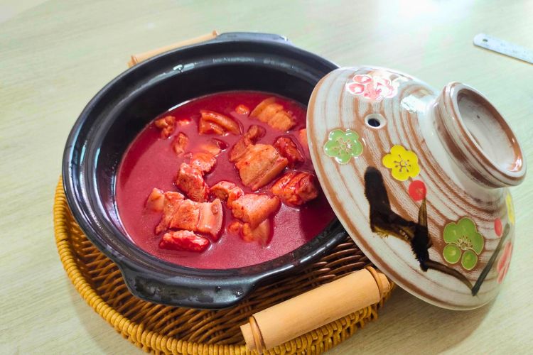 Golden Month Confinement Center