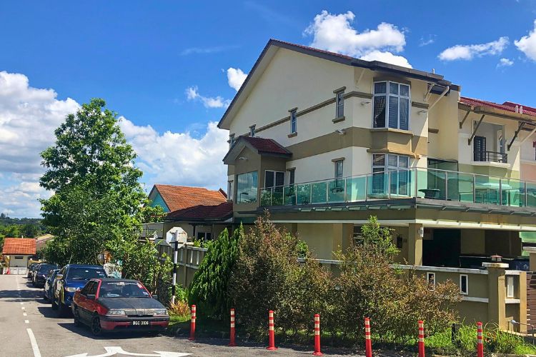 Fullmoon Confinement Center