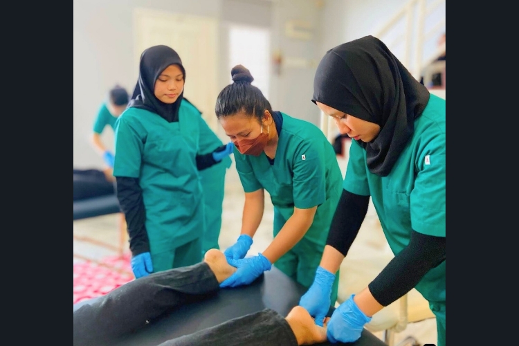 Moms Postnatal Care Consultant And Services