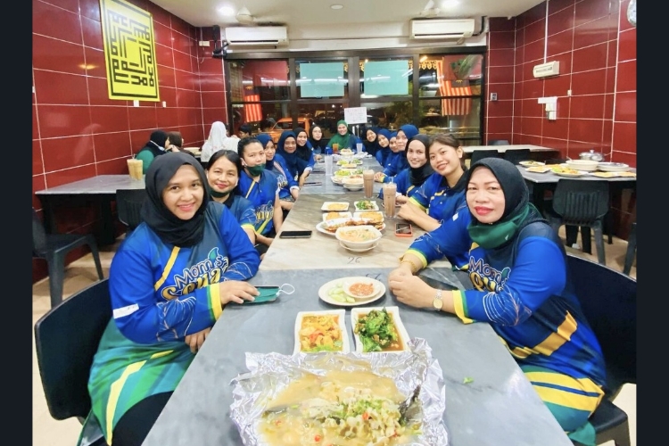 Moms Postnatal Care Consultant And Services