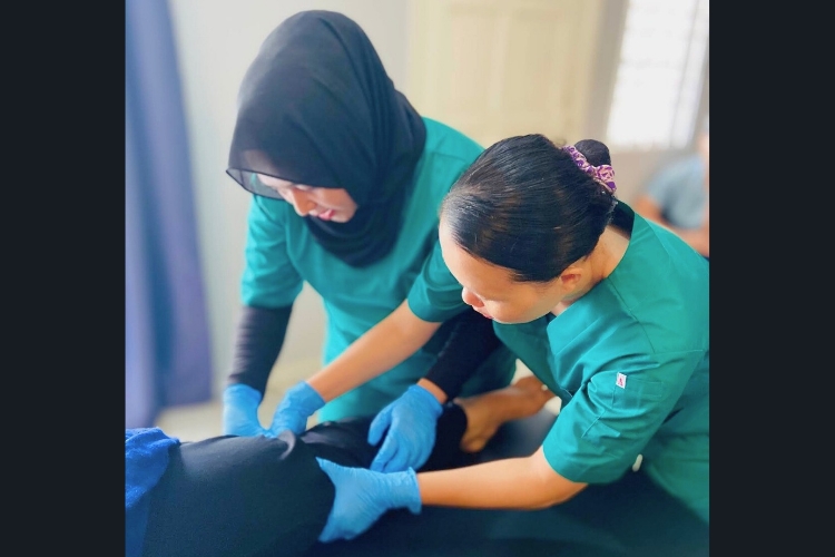 Moms Postnatal Care Consultant And Services