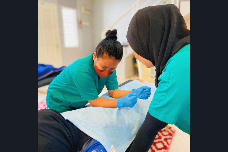 Moms Postnatal Care Consultant And Services