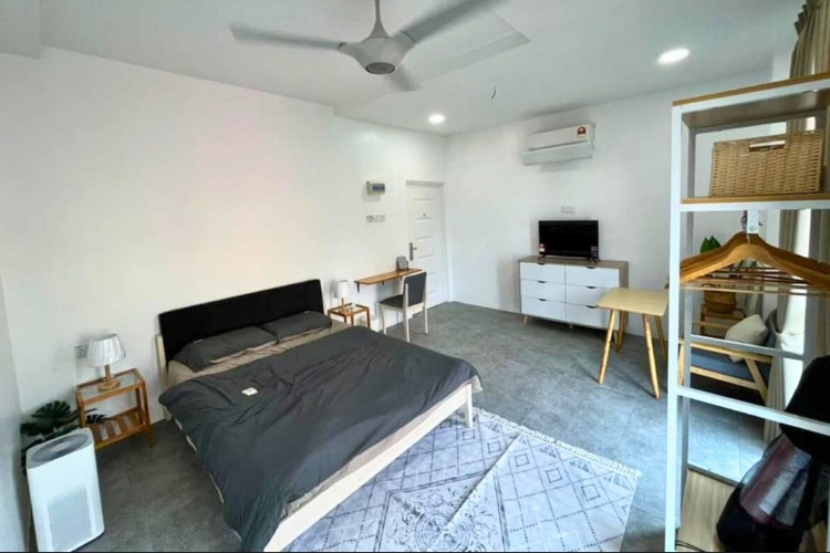 First Meet Confinement Centre