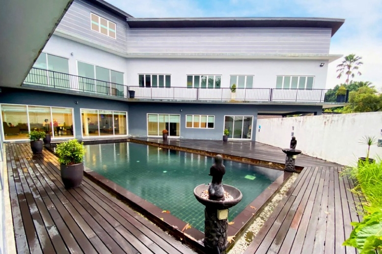 55 Petals Confinement Centre