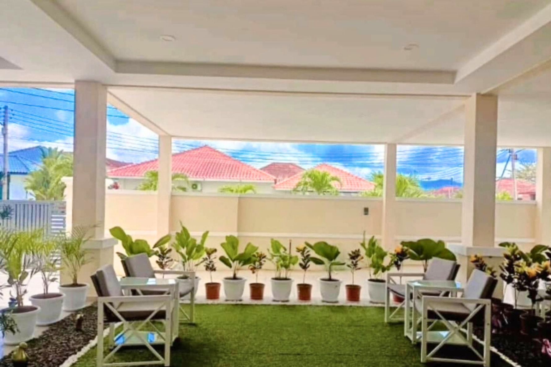 Dynamic Confinement Centre