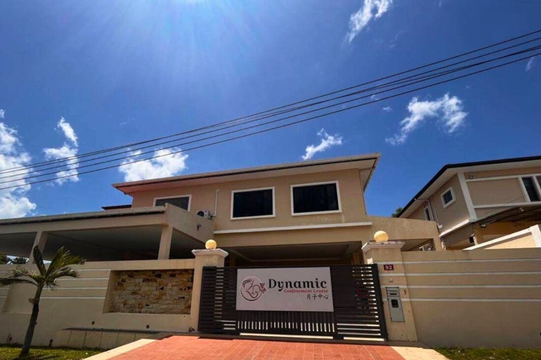 Dynamic Confinement Centre