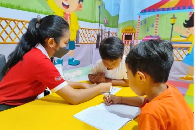 Les Baca Tulis Anemone Peliatan Ubud Gianyar