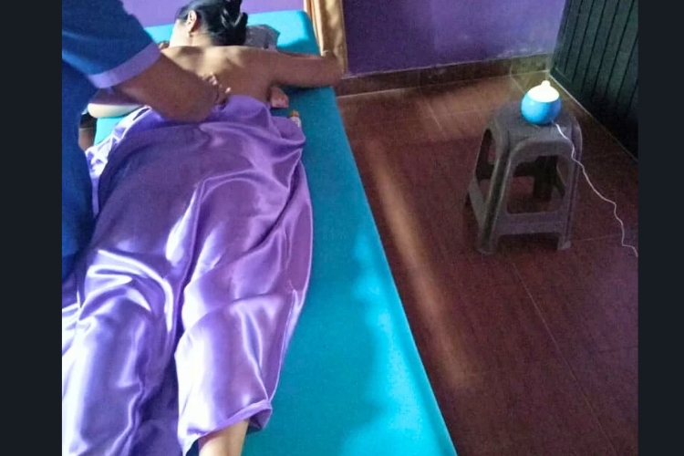 Moon Rise Baby Spa & Mom Care